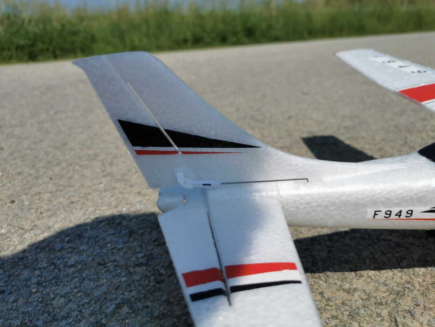 RC 2,4 Ghz. Flugzeug SUPER TRAINER ferngesteuertes Modell Flieger Propeller RTF