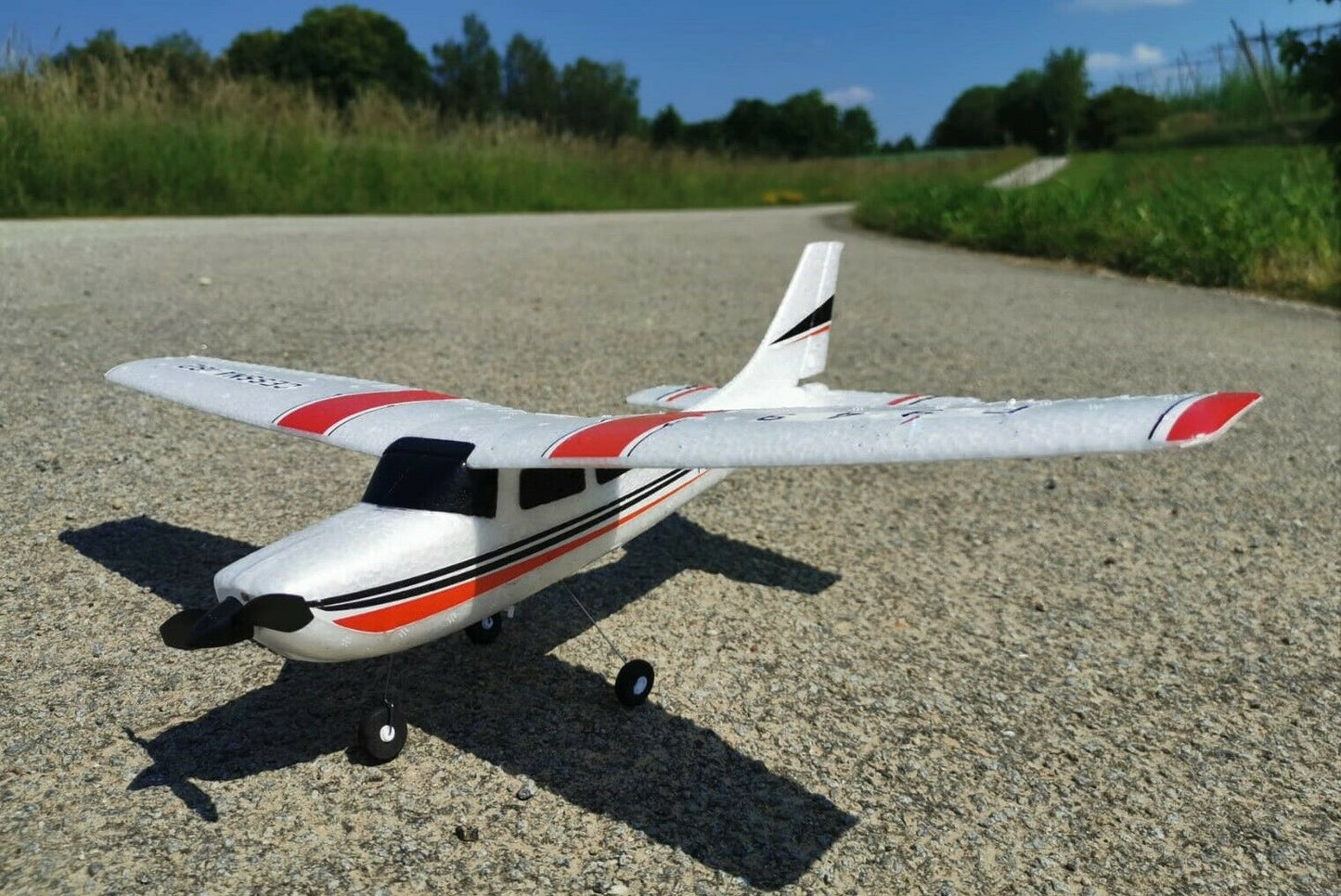 RC 2,4 Ghz. Flugzeug SUPER TRAINER ferngesteuertes Modell Flieger Propeller RTF
