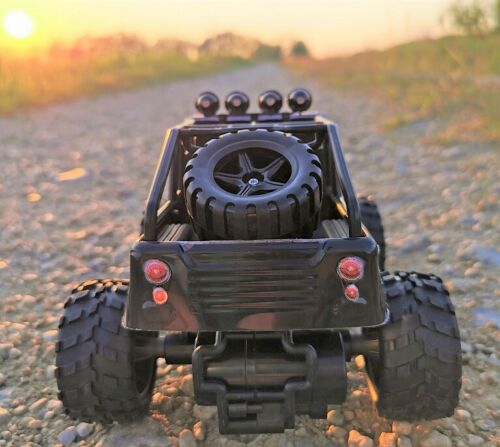 RC Monster Truck X-BUSTER 2,4 Ghz. Ferngesteuertes Auto Monster Truck