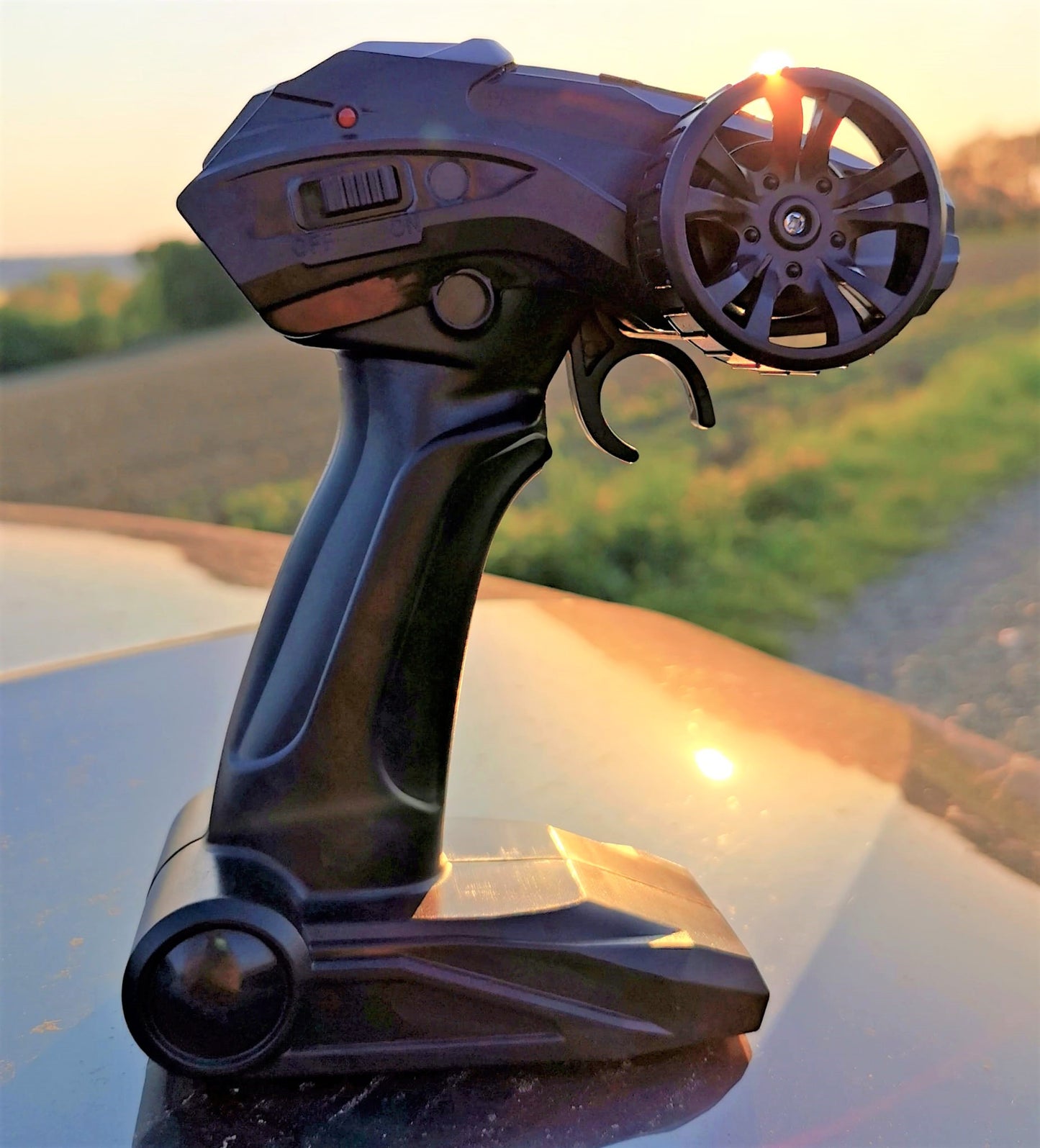 RC Monster Truck X-BUSTER 2,4 Ghz. Ferngesteuertes Auto Monster Truck