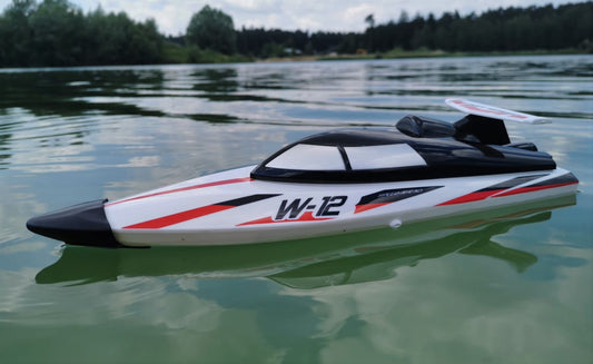 RC 2,4 Ghz. Speedboot TIGER SHARK W-12