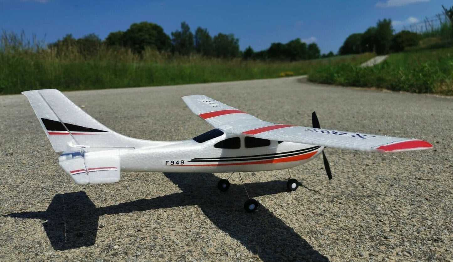 RC 2,4 Ghz. Flugzeug SUPER TRAINER ferngesteuertes Modell Flieger Propeller RTF